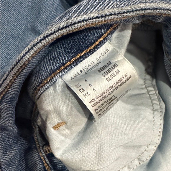 Women’s American Eagle Outfitters Mom Jeans - Picture 5 of 9